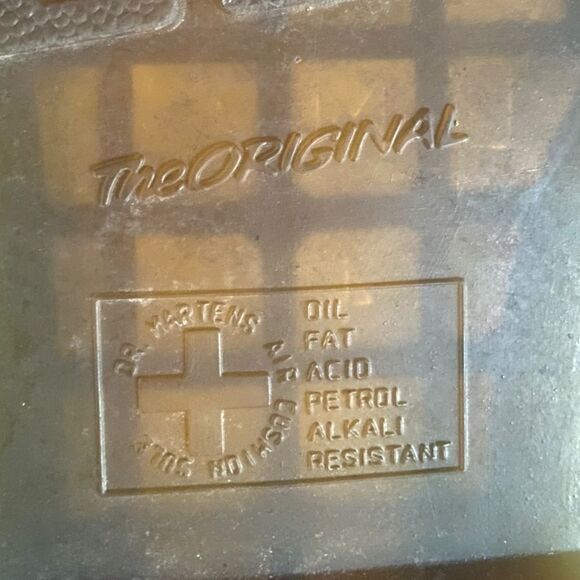 Dr Martens 1460 8 eye  patent leather boots - Picture 6 of 16